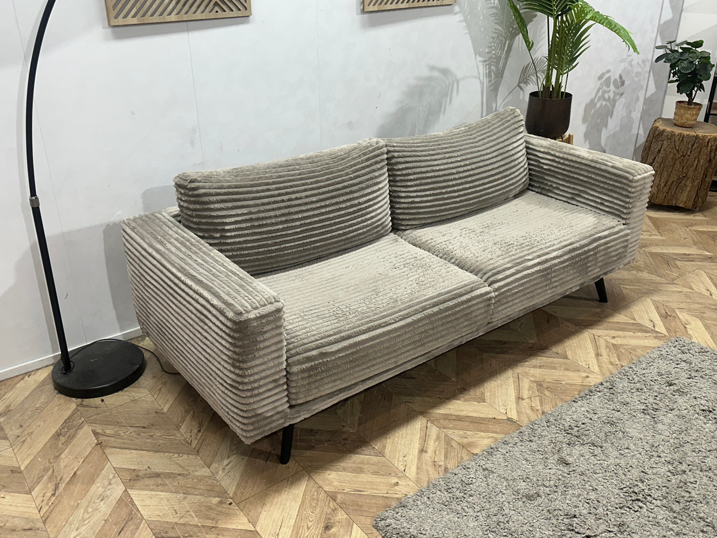 Grijze Ribstof 2.5-Zits Bank Inc Hocker ~ Losse Kussens Met Afneembare Hoezen