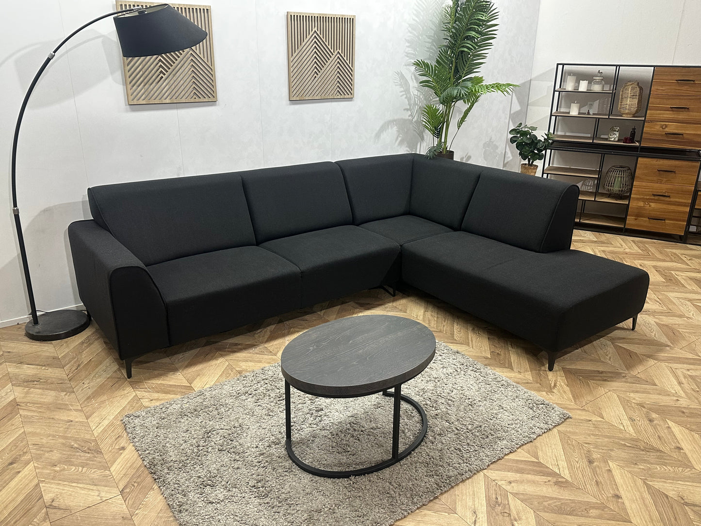 Zwarte Hoekbank ~ Vaste Kussens