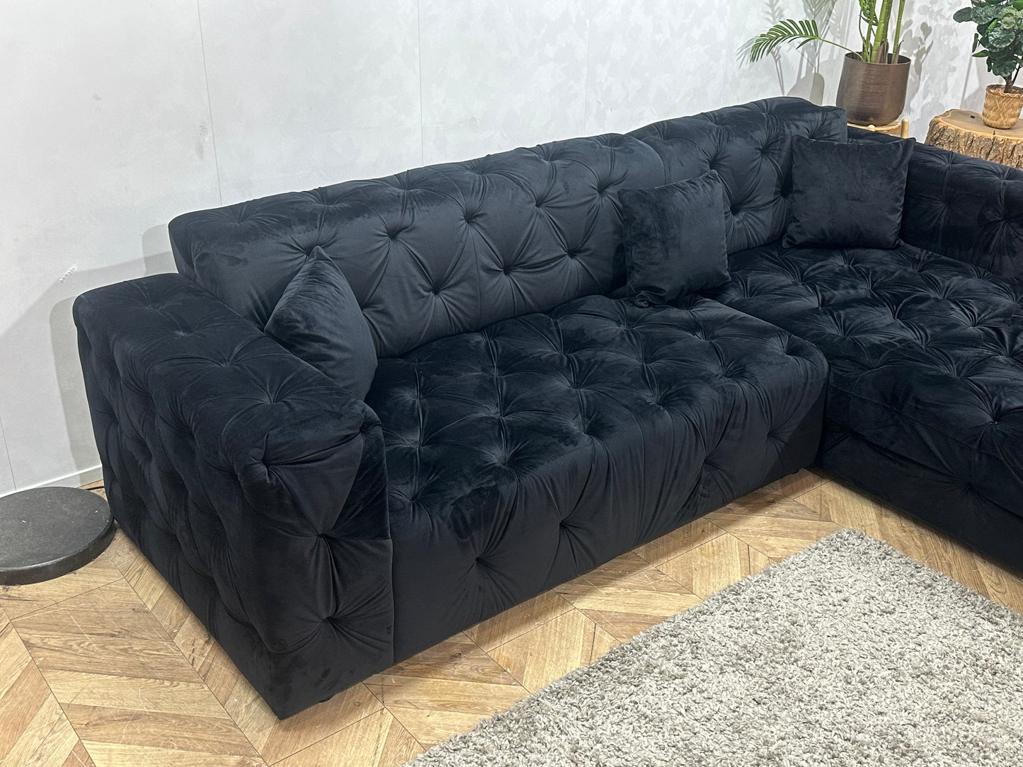 Zwarte Velvet Hoekbank ~ Vaste Kussens