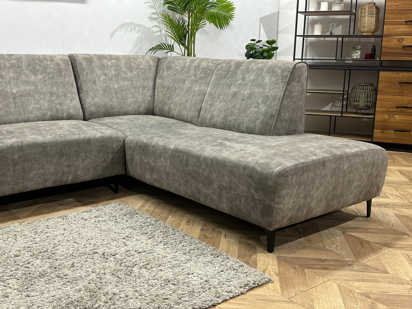 Grijze Velvet Hoekbank ~ Vaste Kussens