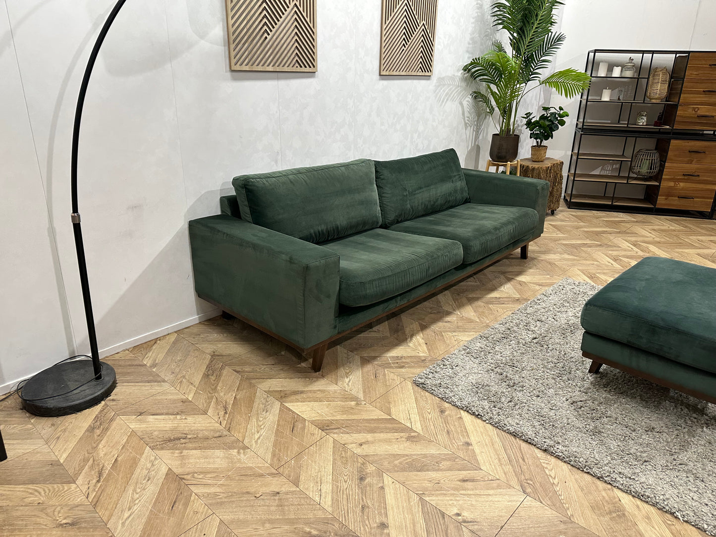 Groene Velvet 2.5-Zits ~ Losse Kussens Met Hocker