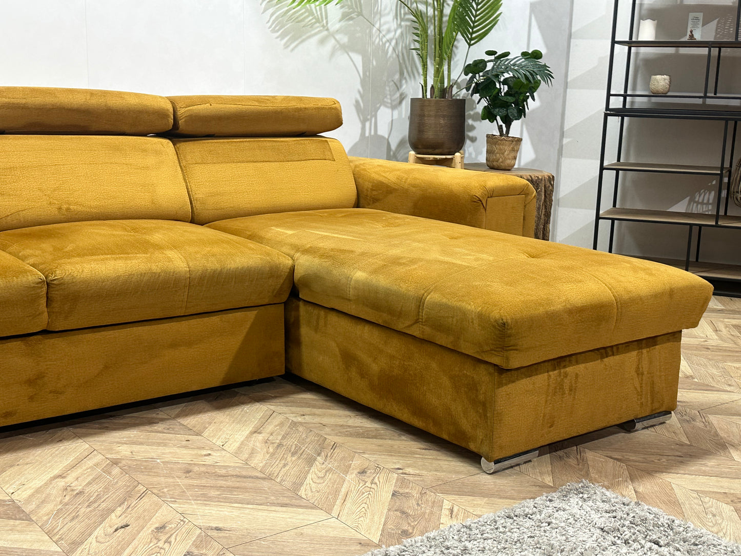 Gele Velvet U Bank ~ Slaapfunctie