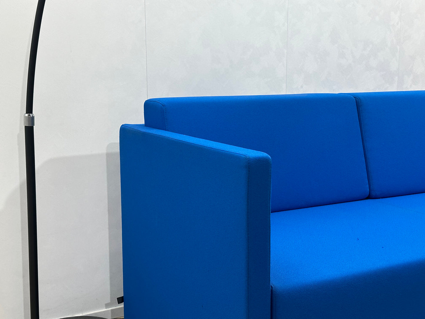 Blauwe 2-Zits Bank ~ Losse Rugkussens Met Afneembare Hoezen