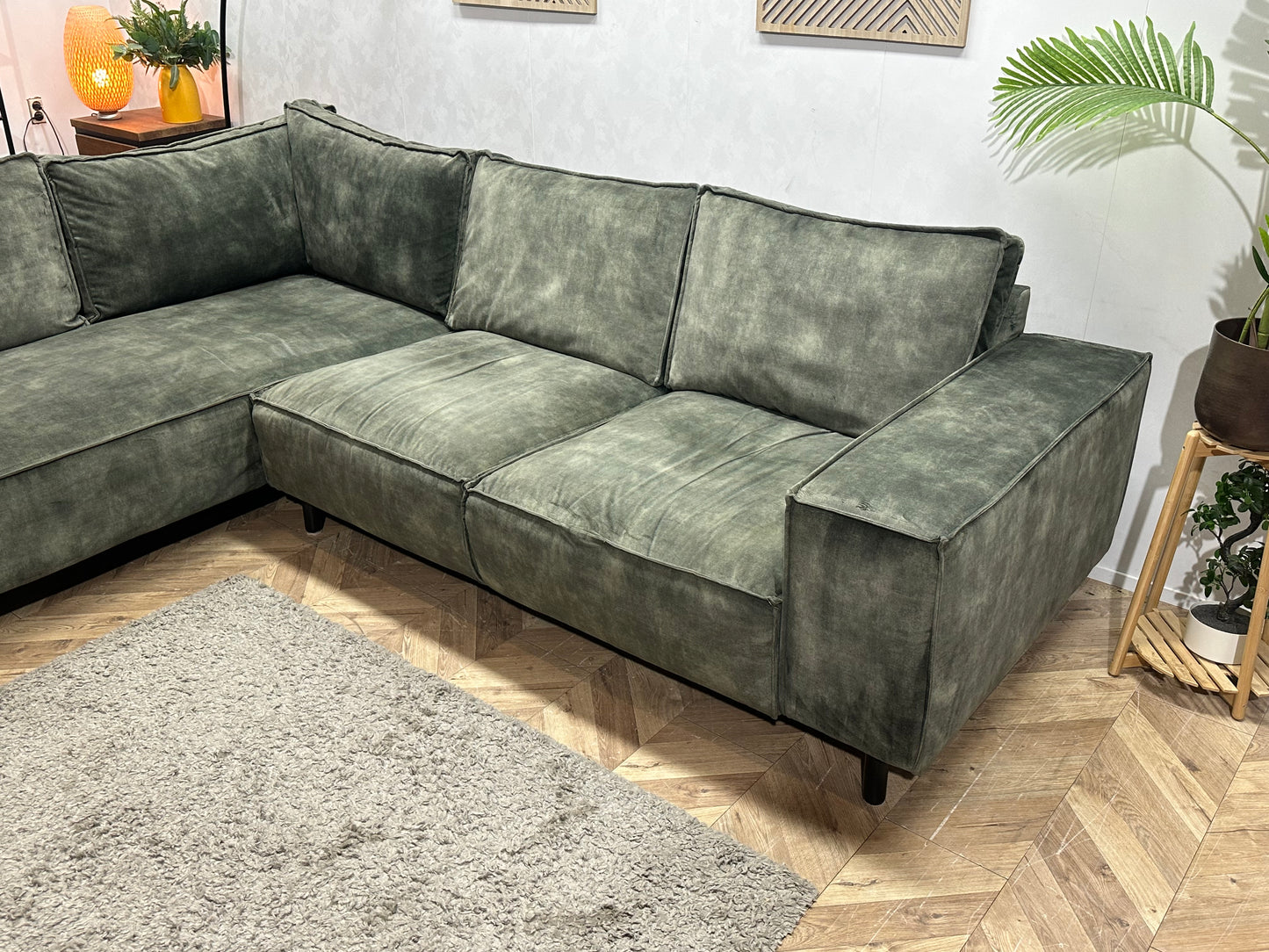 Groene Velvet Hoekbank ~ Losse Rugkussens Met Afneembare Hoezen