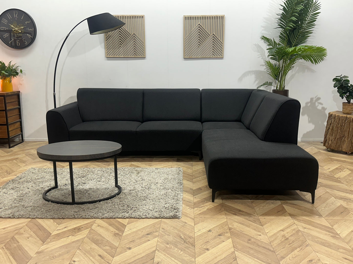 Zwarte Hoekbank ~ Vaste Kussens