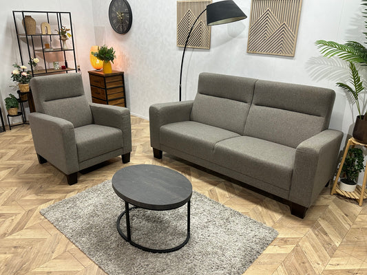 Grijze 2.5-Zits Bank Inc Fauteuil ~ Vaste Kussens