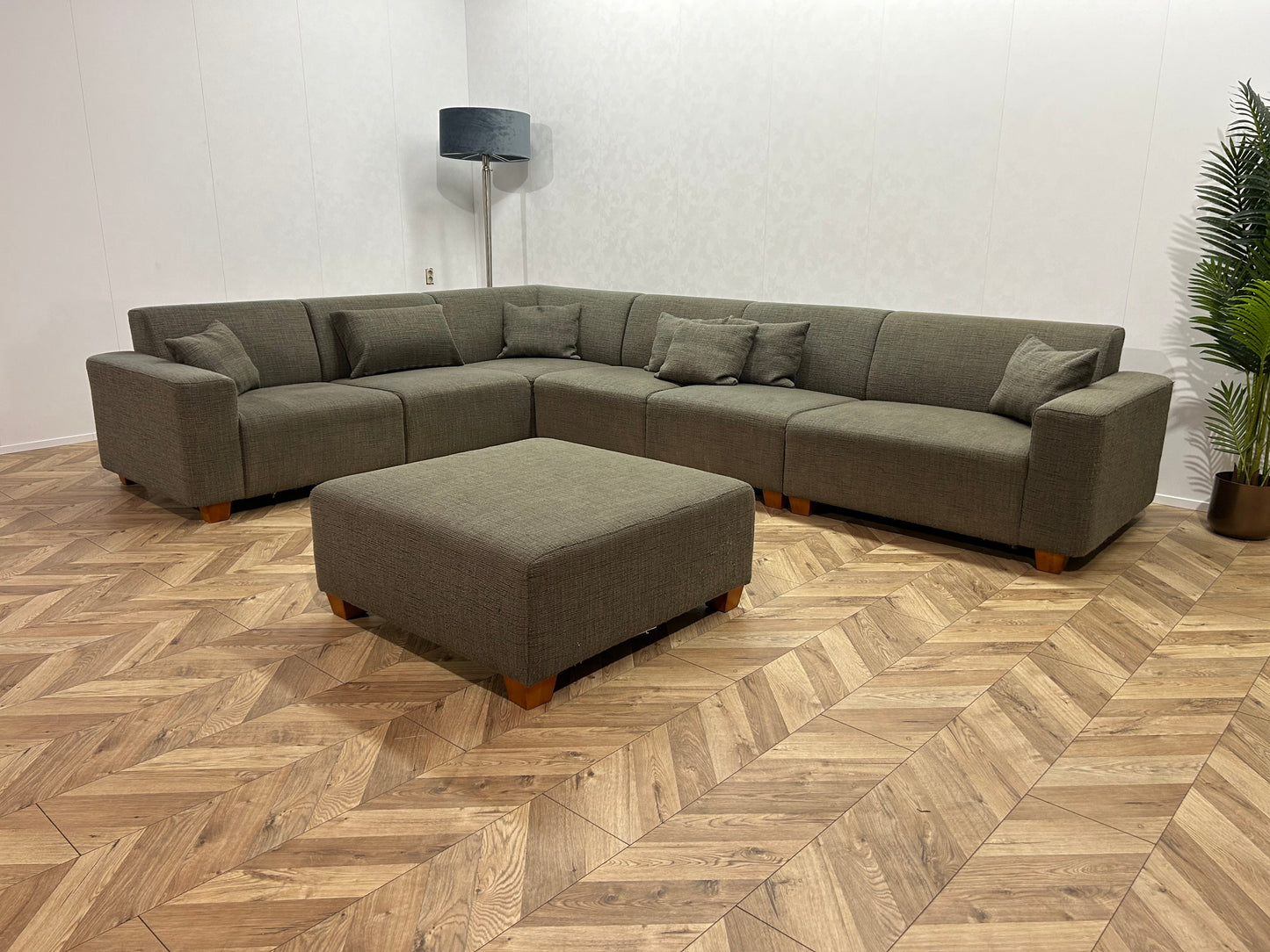 Taupe Hoekbank ~ Incl Hocker