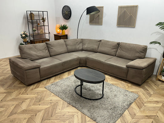 Licht Bruine Suède Stoffen Hoekbank ~ Vaste Kussens