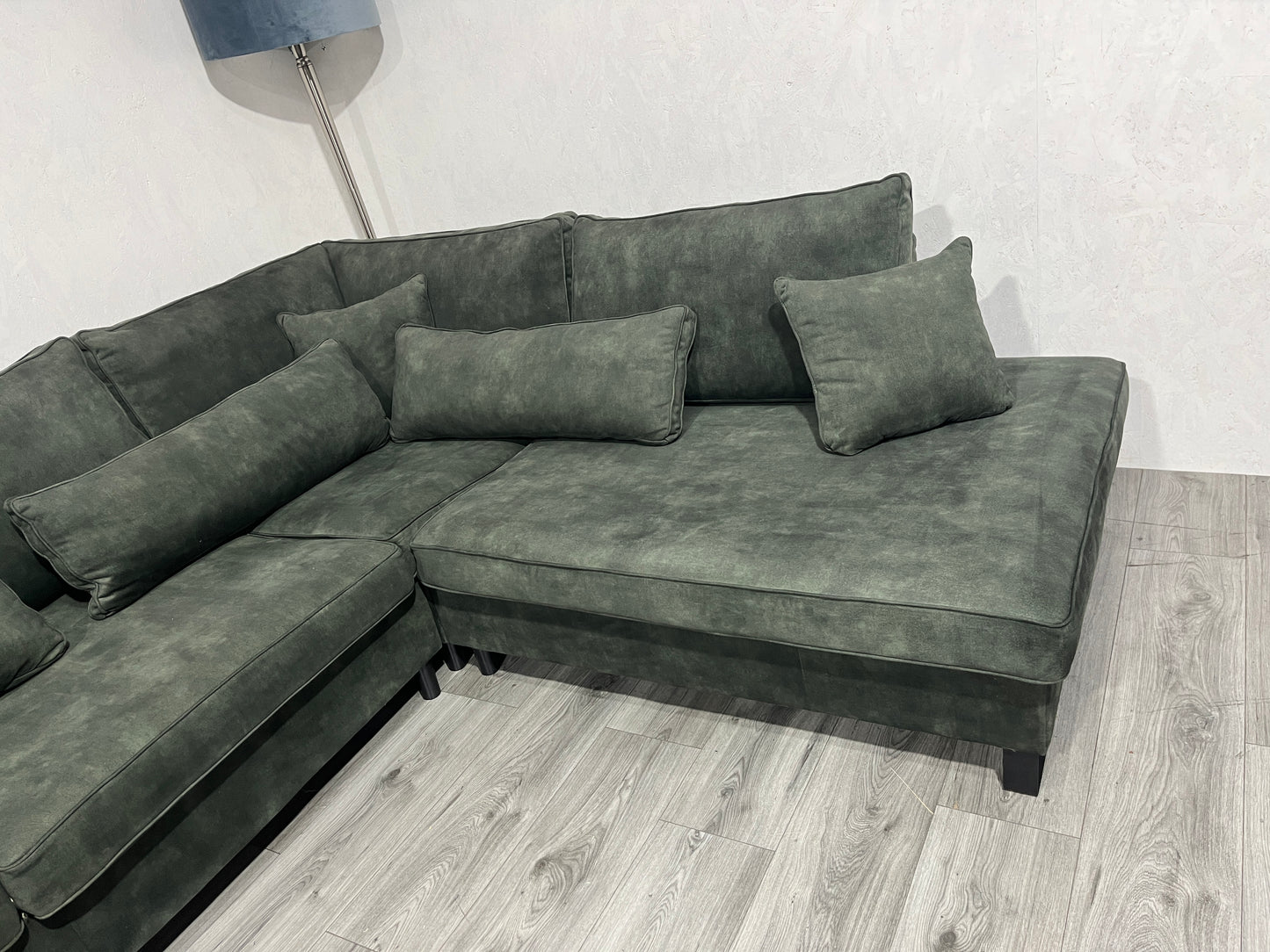 Ruime Donker Groene Velvet Hoekbank ~ Nieuwstaat