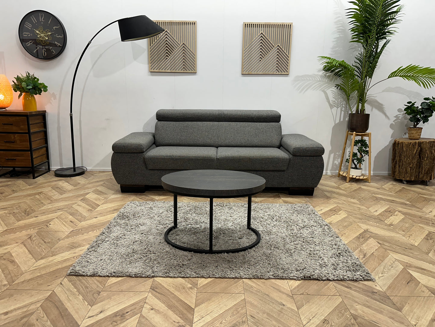 Grijze 2.5-Zits Bank ~ Vaste Kussens Met Verstelbare Arm/Hoofdleuningen