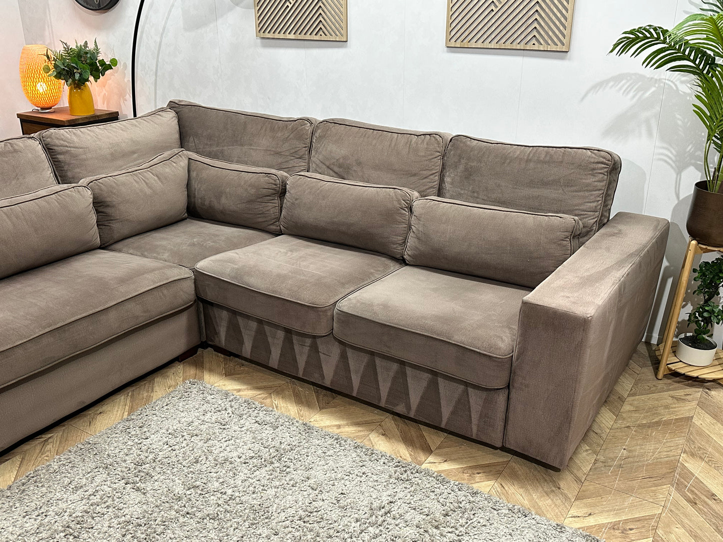Bruine Velvet Hoekbank ~ Losse Kussens Met Afneembare Hoezen