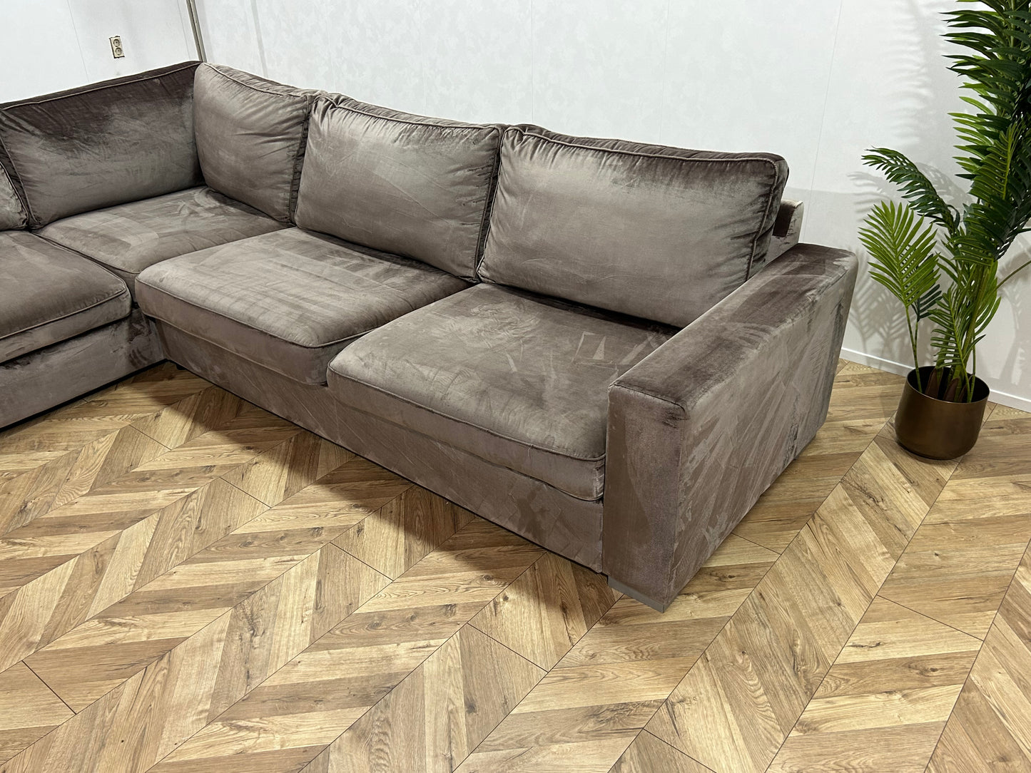 Licht Grijze Velvet Hoekbank ~ Losse Kussens Met Afneembare Hoezen