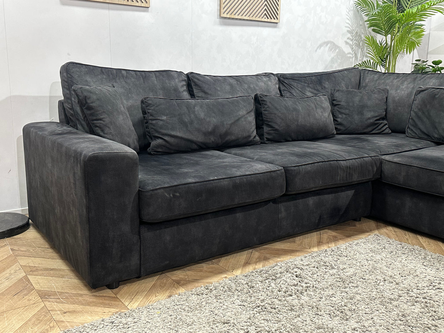 Zwarte Velvet Hoekbank ~ Losse Kussens Met Afneembare Hoezen