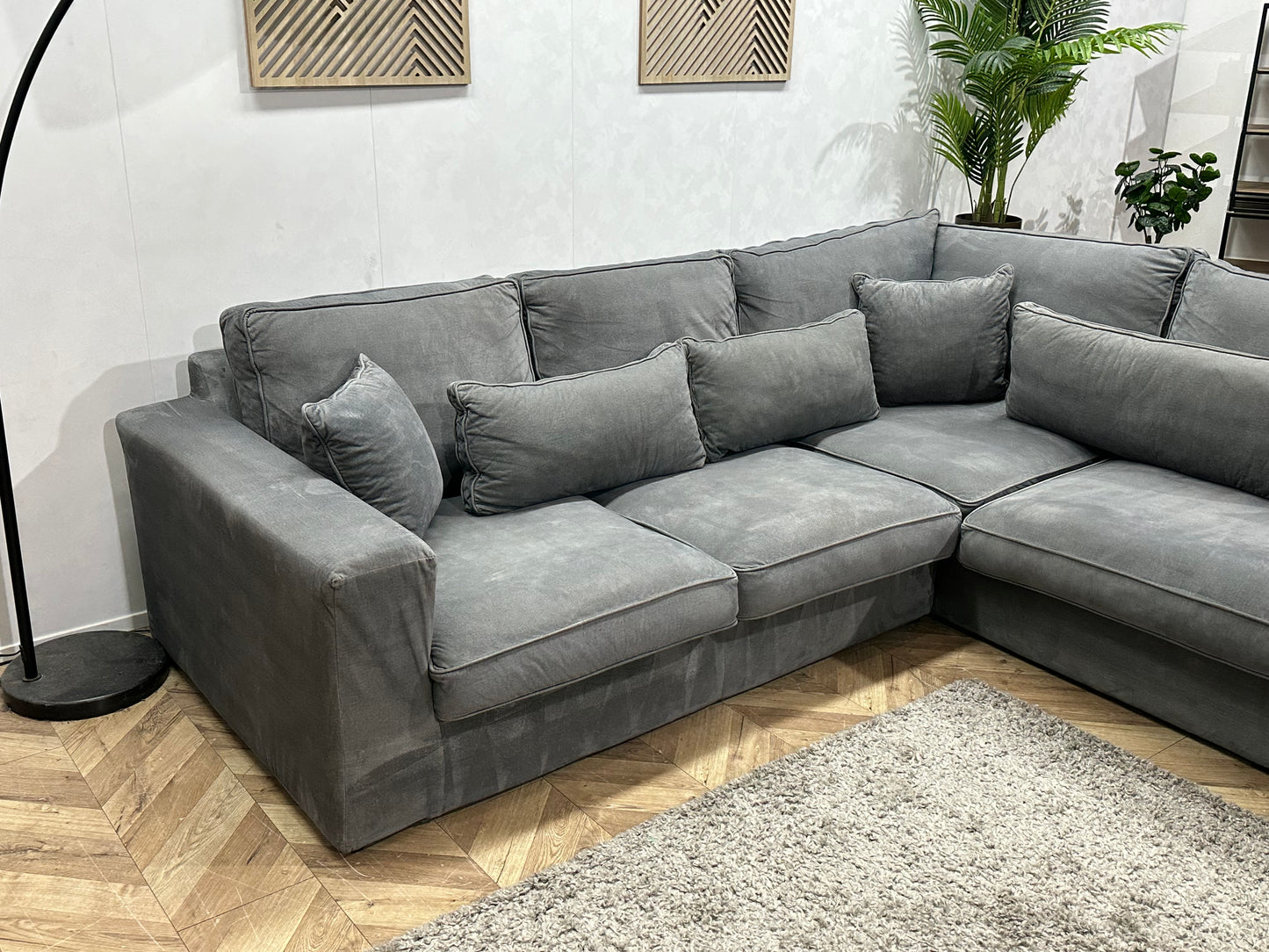 Grijze Velvet Hoekbank ~ Losse Kussens Met Afneembare Hoezen