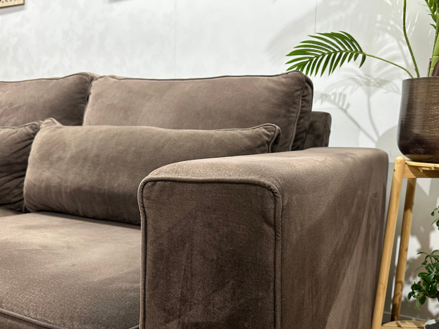 Bruine Velvet Hoekbank ~ Losse Kussens Met Afneembare Hoezen