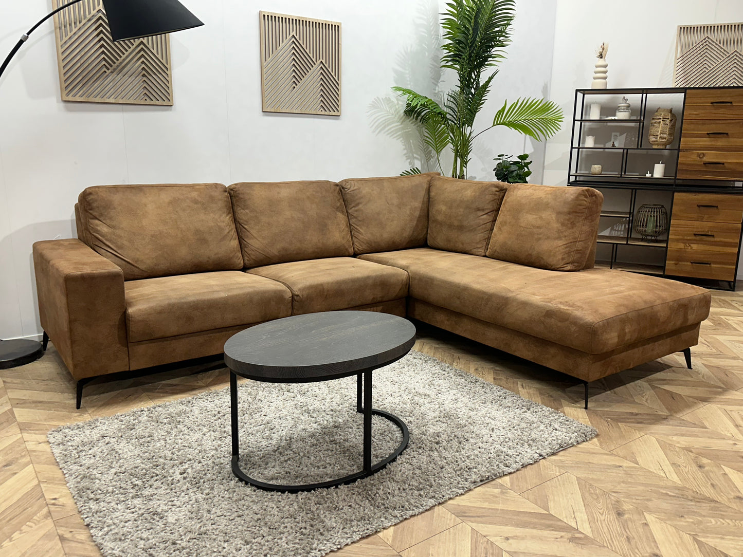 Cognac Bruine Suède Stoffen Hoekbank ~ Losse Rugkussens Met Afneembare Hoezen