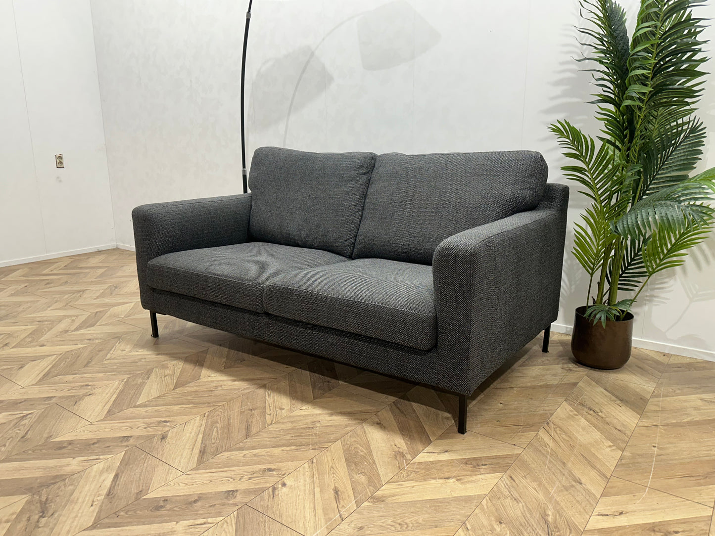 Grijze 2.5-Zits Bank Inc Hocker ~ Losse Kussens Met Afneembare Hoezen