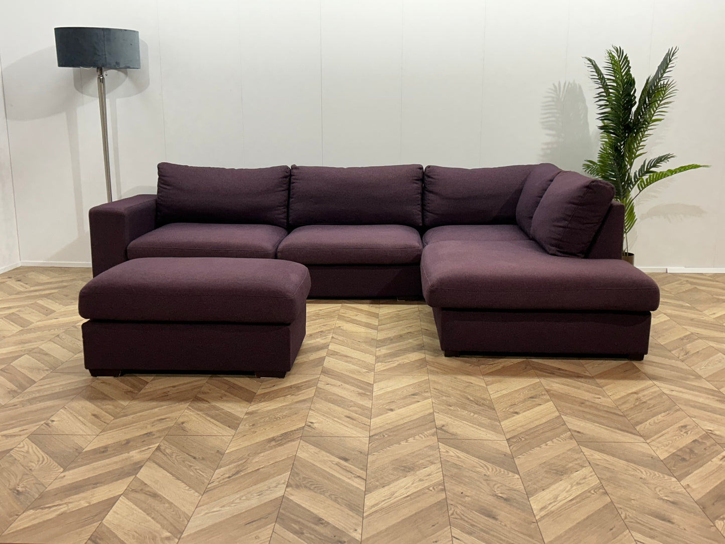 UrbanSofa Paarse Hoekbank ~ Inc. Hocker