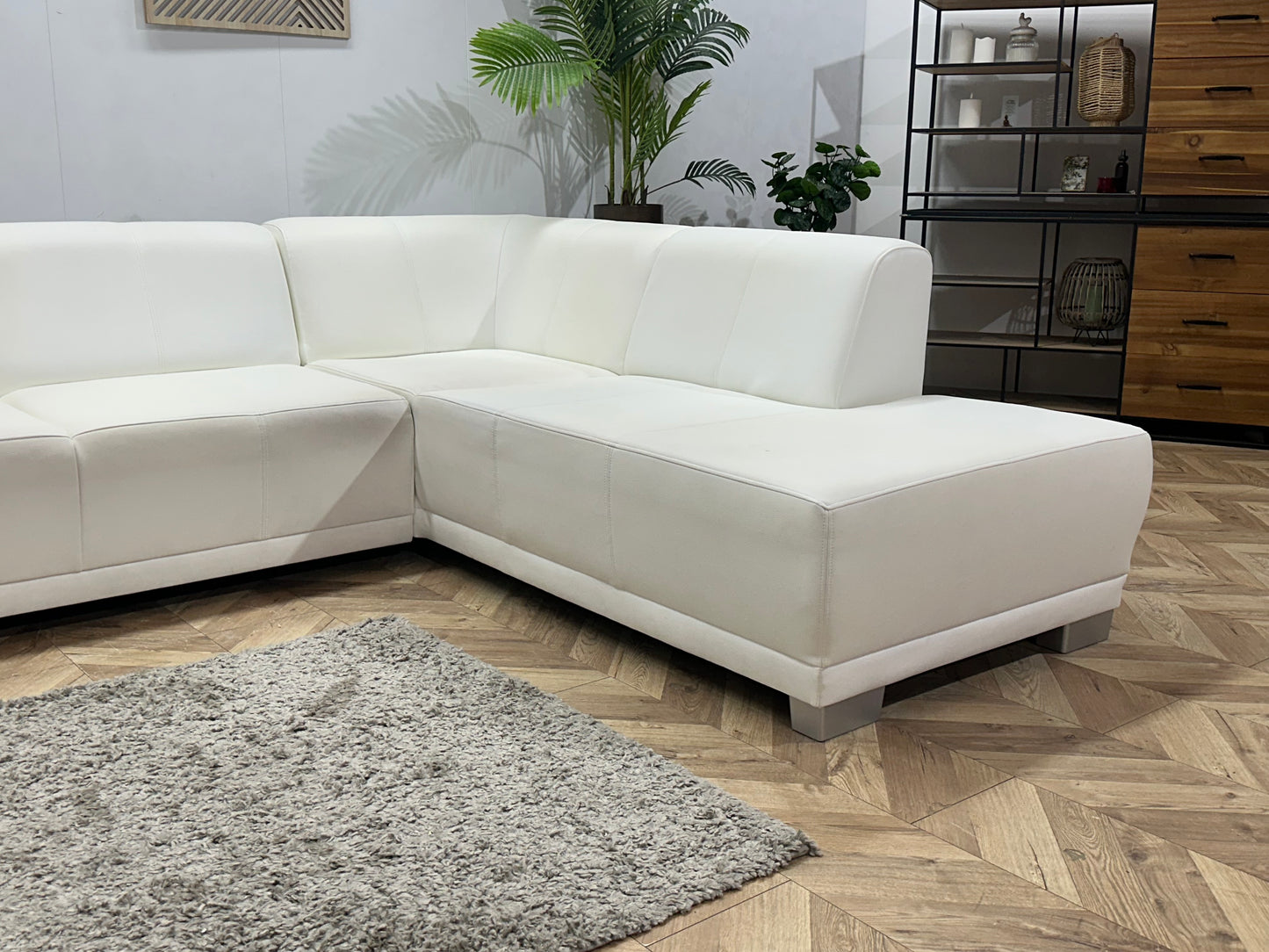 Witte Leather Look Hoekbank ~ Vaste Kussens