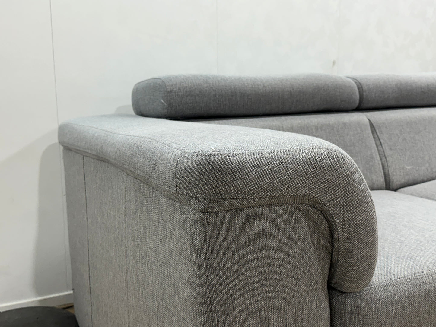 Licht Grijze Ruime Hoekbank ~ Verstelbare Hoofdsteunen