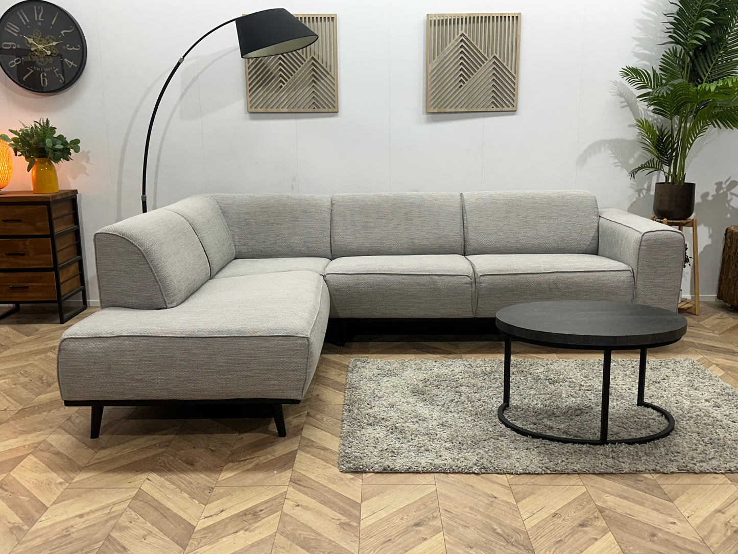 Licht Grijze Hoekbank ~ Vaste Kussens