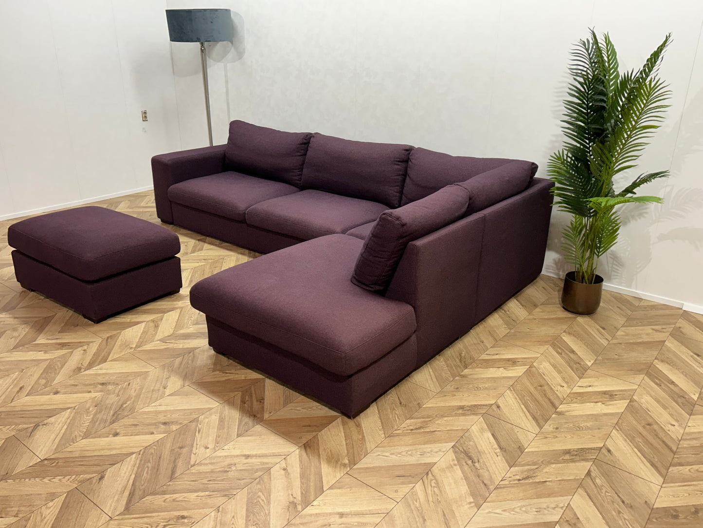 UrbanSofa Paarse Hoekbank ~ Inc. Hocker