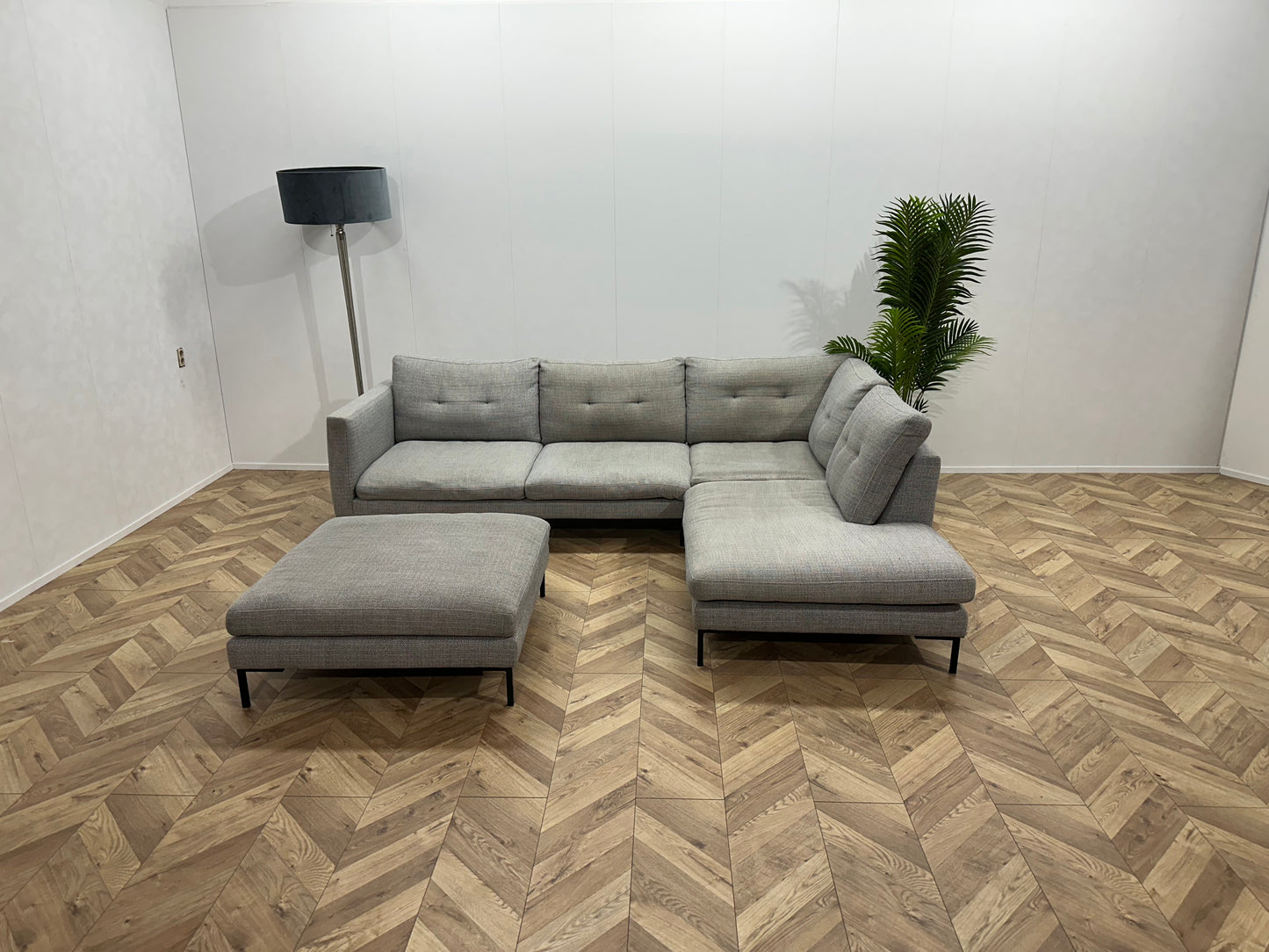 Licht Grijze Hoekbank Inc. Hocker ~ Losse Kussens Met Afneembare Hoezen