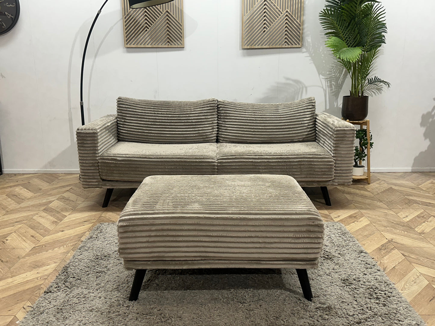 Grijze Ribstof 2.5-Zits Bank Inc Hocker ~ Losse Kussens Met Afneembare Hoezen