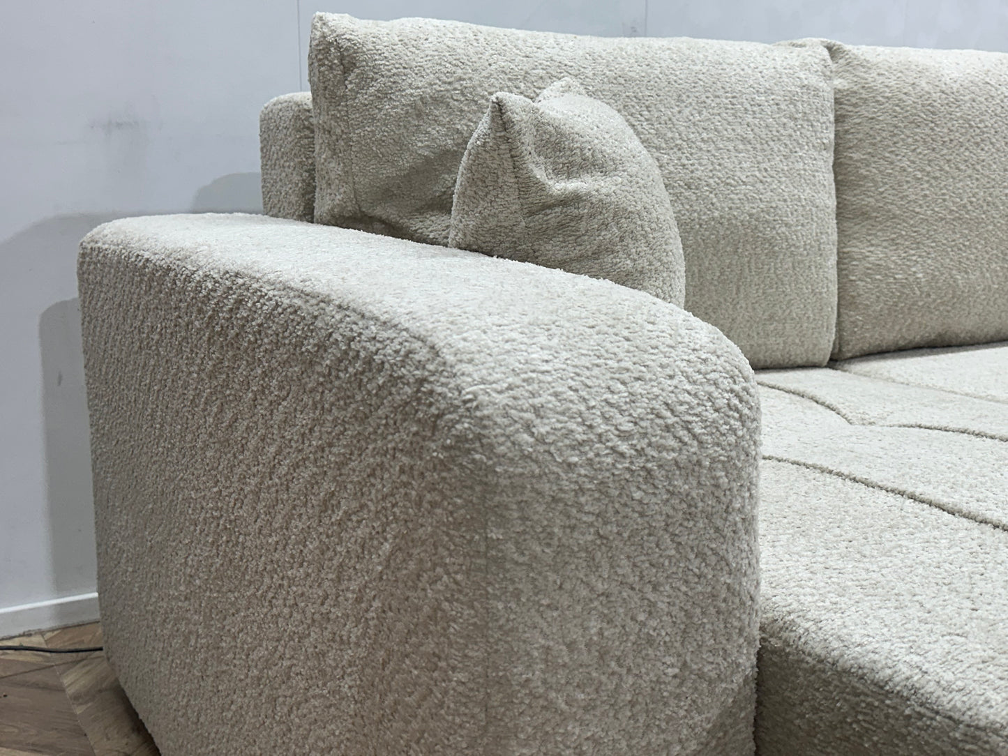 !Showroommodel! Witte Bouclé Stoffen U Bank