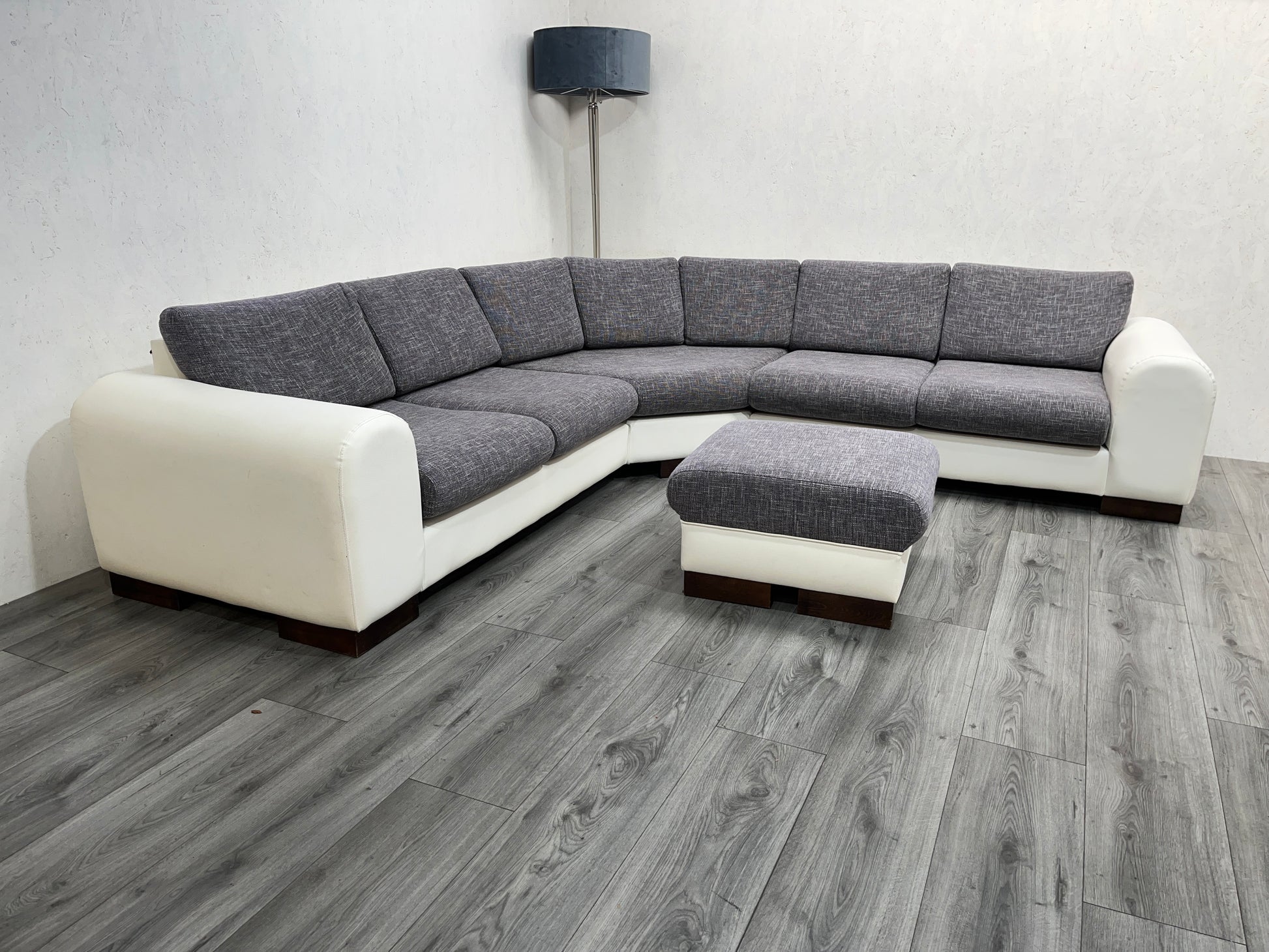Wit / Grijze, Echt Lederen / Stoffen Hoekbank Inc. hocker - Banken Bazaar