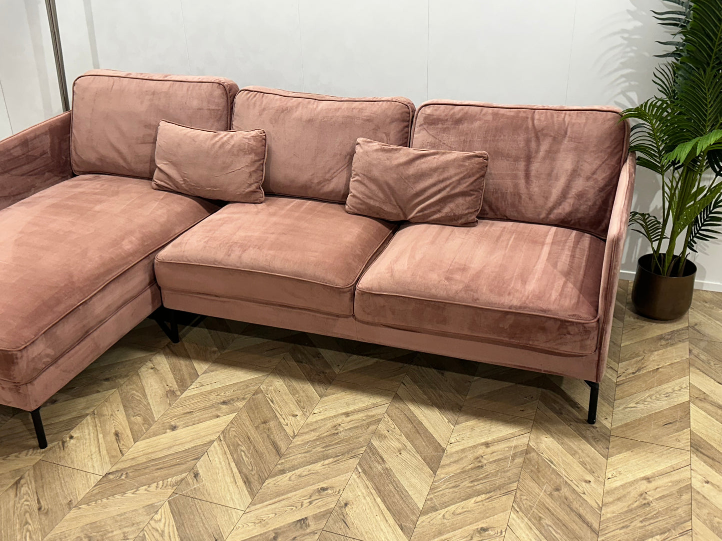 Roze Velvet Hoekbank ~ Losse Rugkussens Met Afneembare Hoezen