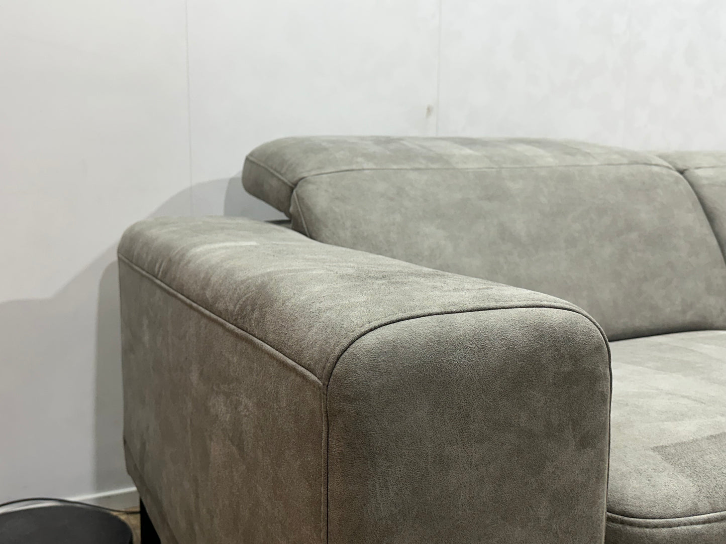 H&H Grijze Suède Stoffen Hoekbank ~ Verstelbare Hoofdsteunen