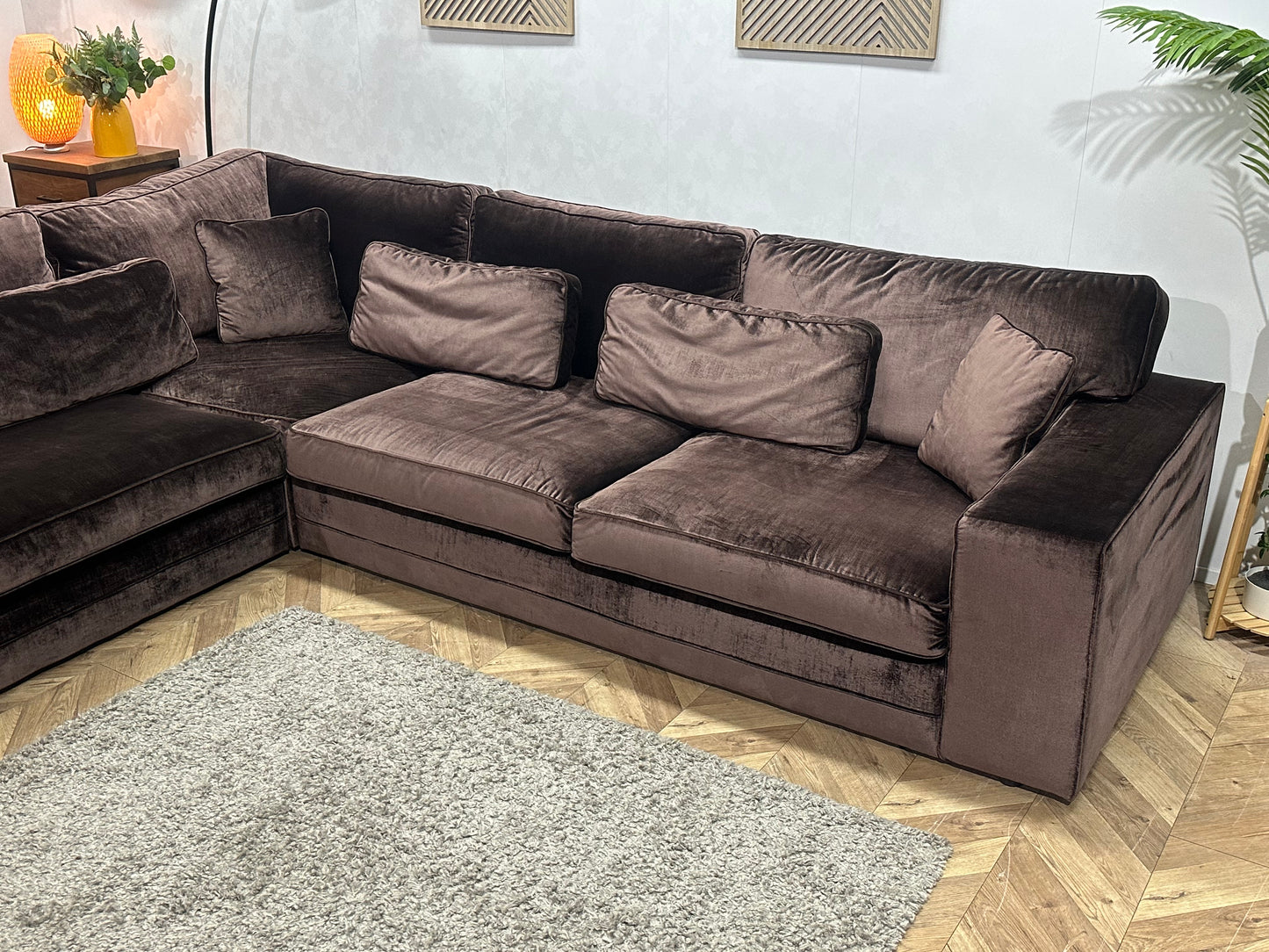 Bruine Velvet Hoekbank ~ Losse Kussens Met Afneembare Hoezen