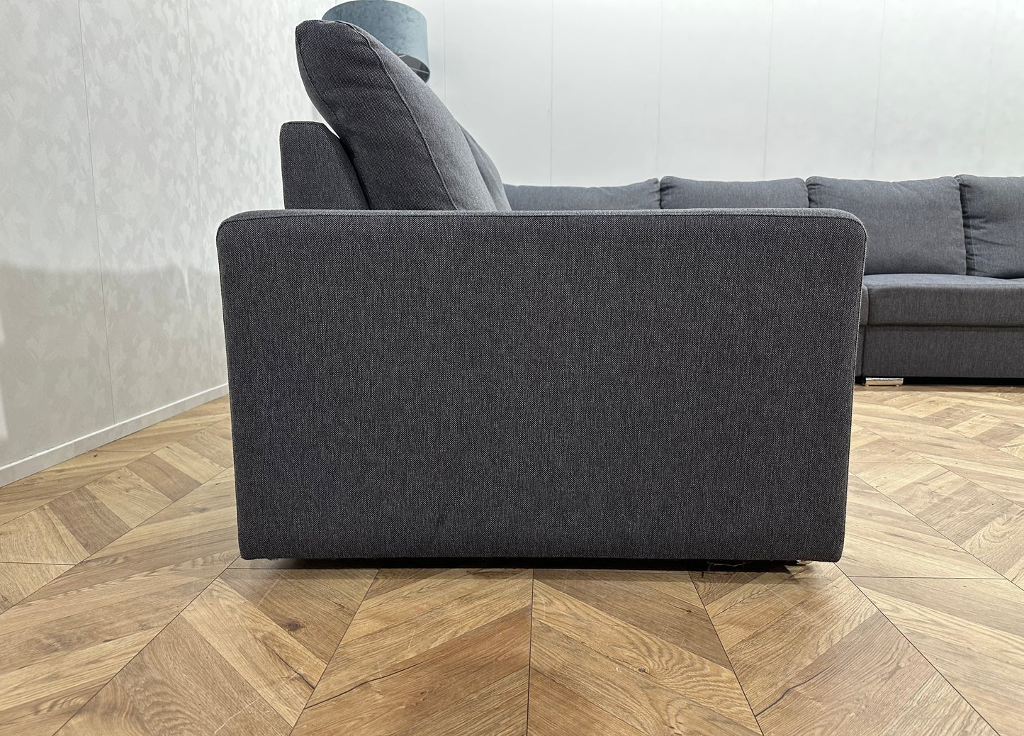 Grijze Ruime Hoekbank ~ Losse Rugkussens Met Afneembare Hoezen