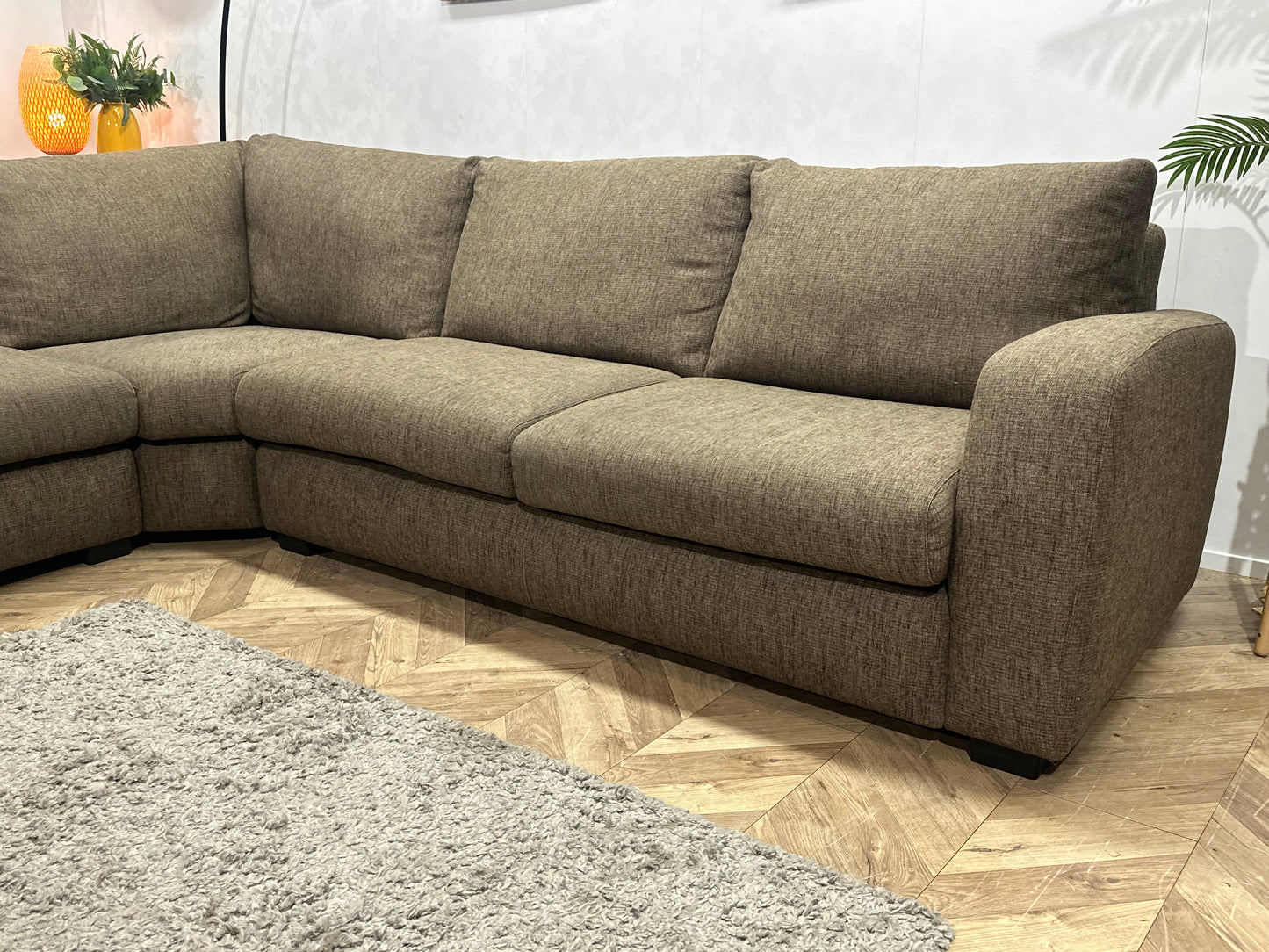 Bruine Hoekbank ~ Losse Rugkussens Met Afneembare Hoezen