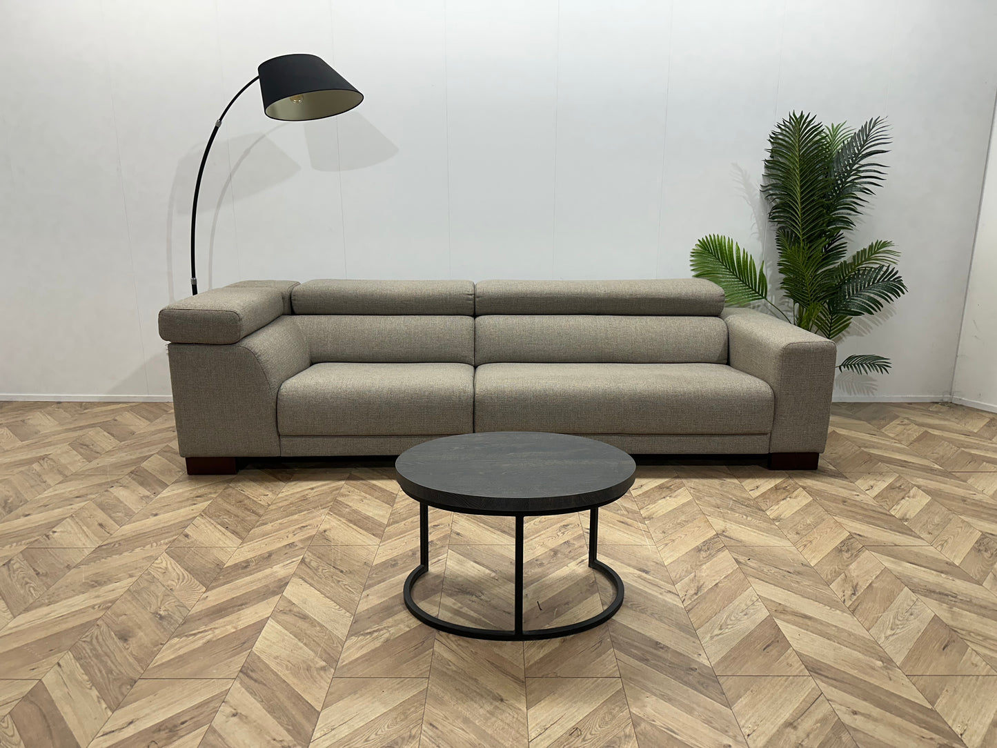 Goossens Licht Grijze 3-Zits Bank ~ Verstelbare Hoofdsteunen