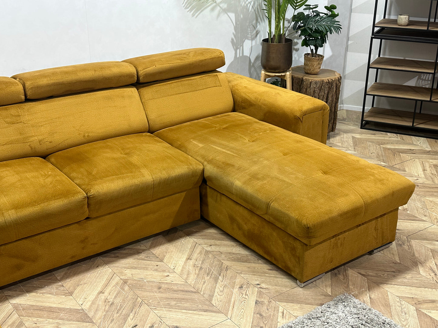 Gele Velvet U Bank ~ Slaapfunctie