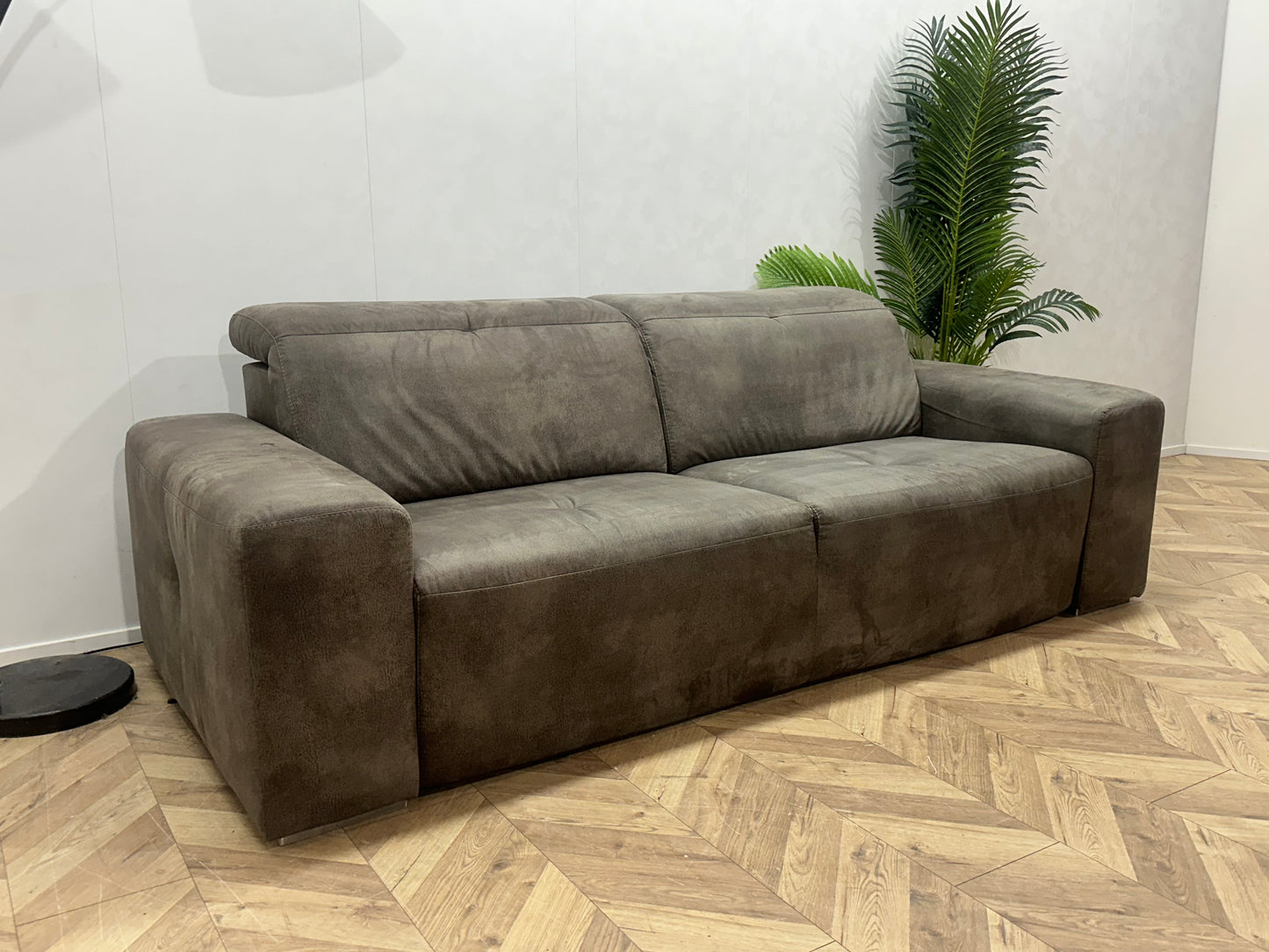 Antraciet Suède Lederen 2.5-Zits Bank ~ Verstelbare Hoofdsteunen ~ Nieuwstaat