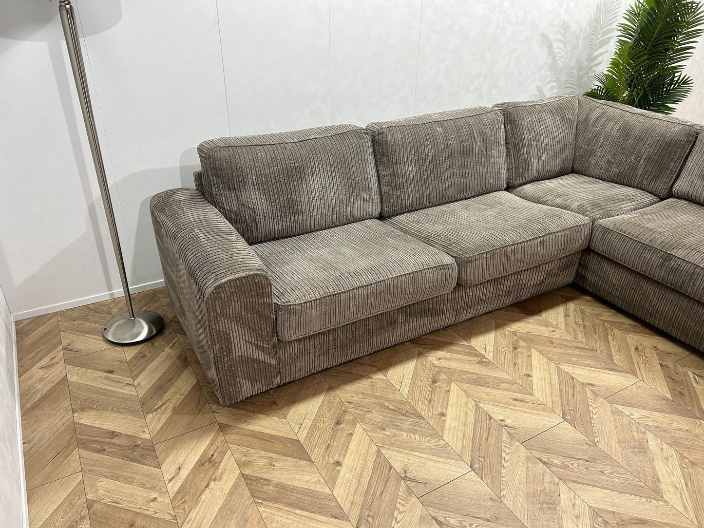 Taupe Ribstof Hoekbank ~ Losse Kussens Met Afneembare Hoezen