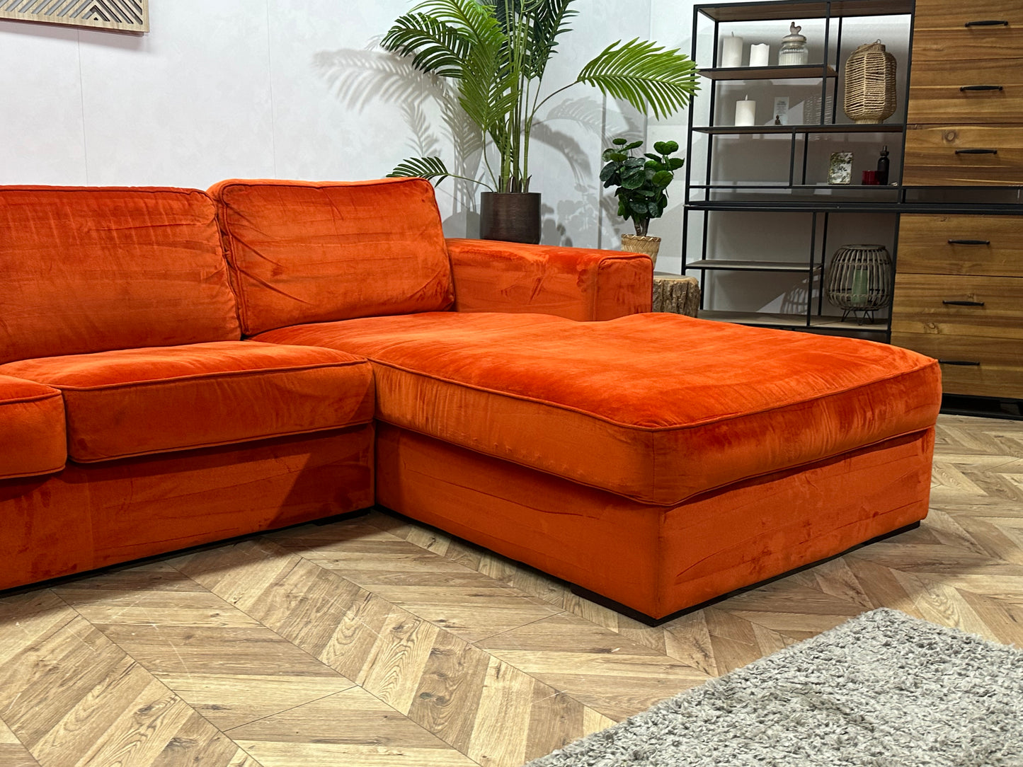 Oranje/Rode Velvet U Bank ~ Losse Kussens Met Afneembare Hoezen