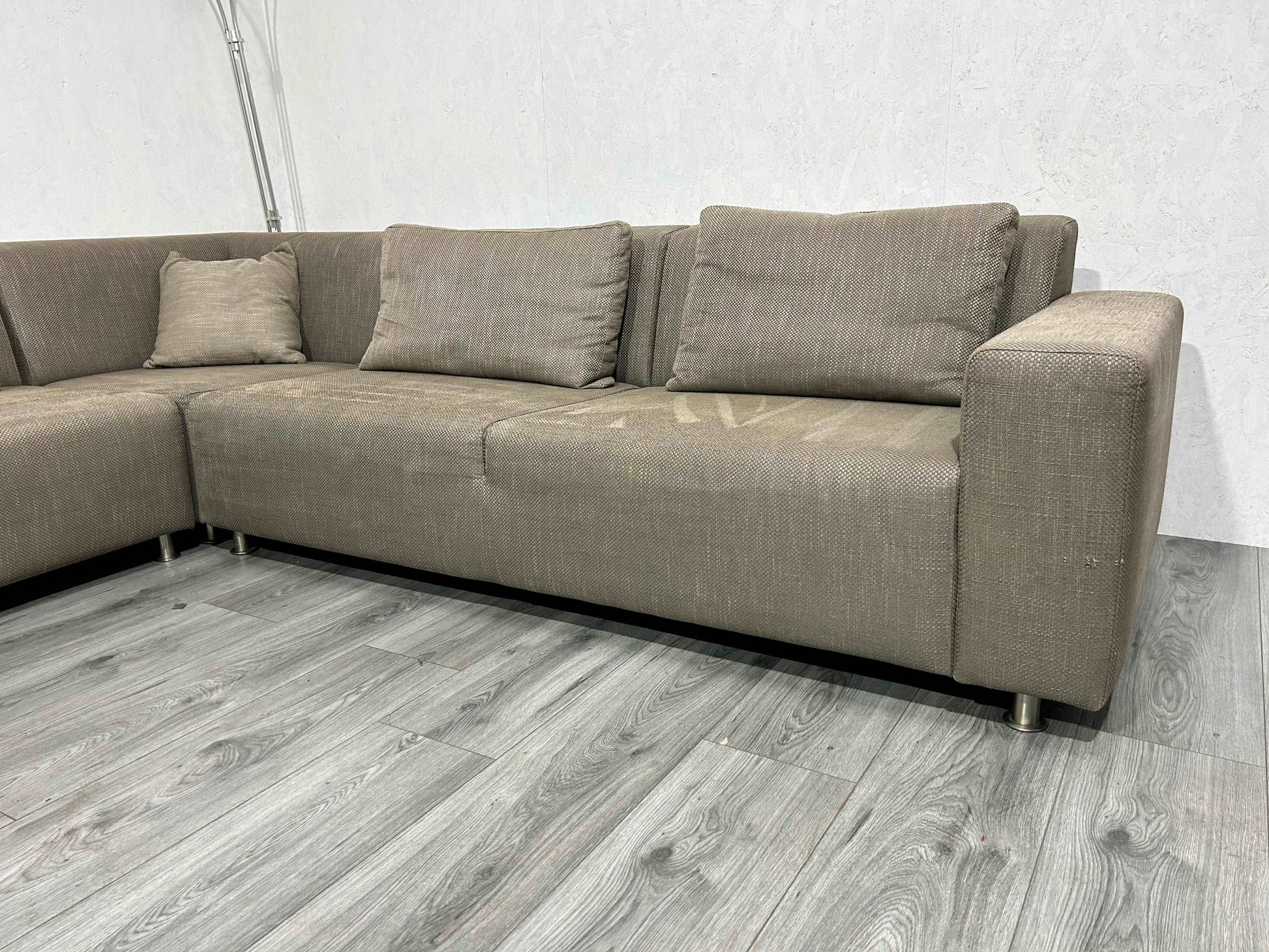 Taupe Hoekbank ~ Vaste Kussens