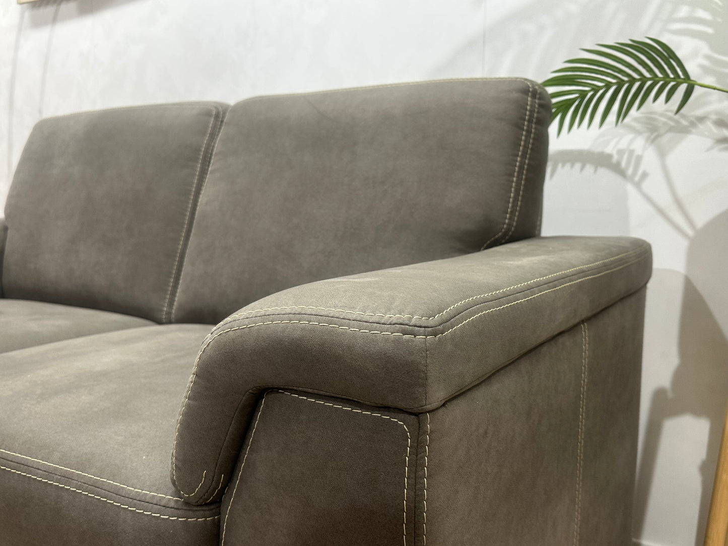 Grijze Suède Stoffen 2.5-Zits Bank ~ Vaste Kussens