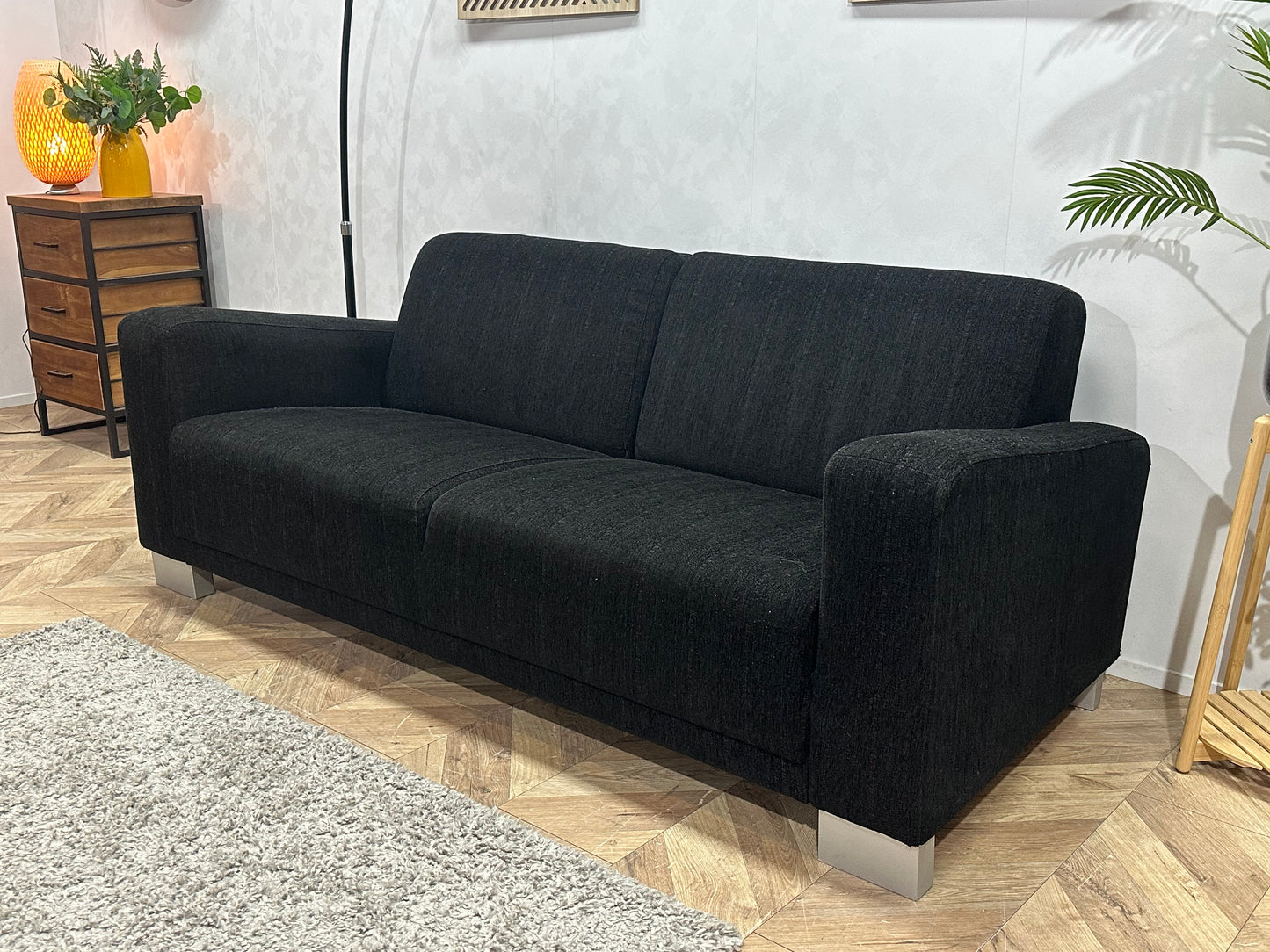 InHouse Zwarte 2.5-Zits Bank ~ Vaste Kussens