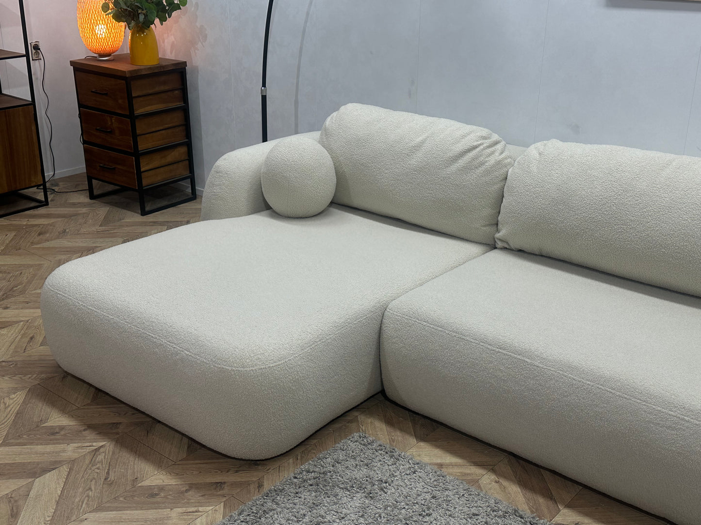 !Showroommodel! Witte Bouclé Stoffen Hoekbank