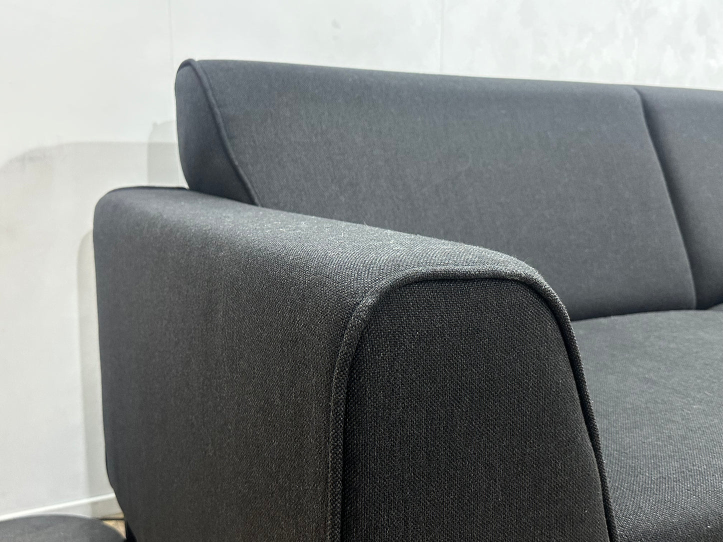 Zwarte Hoekbank ~ Vaste Kussens