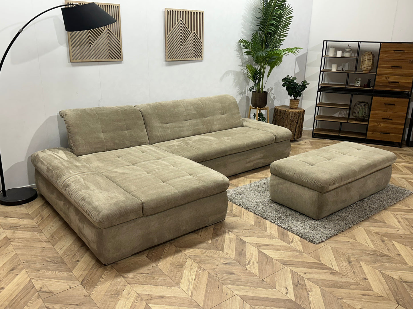 Beige Suède Stoffen Hoekbank Inc Hocker ~ Nieuwstaat