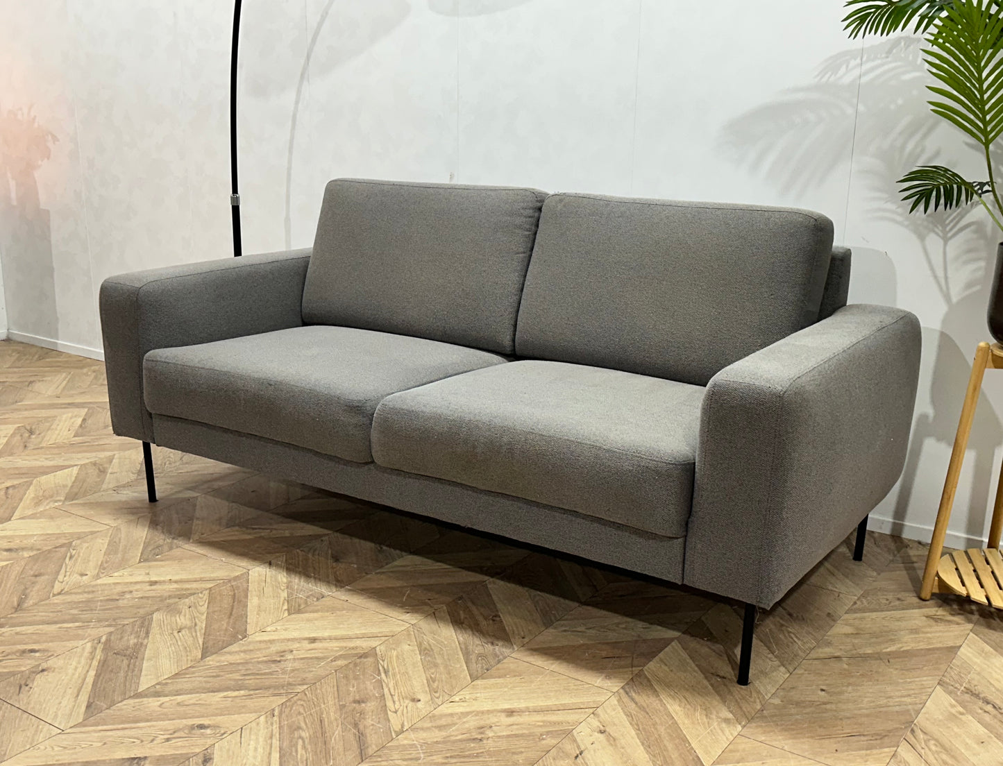 Grijze 2.5-Zits Bank ~ Losse Rugkussens Met Afneembare Hoezen