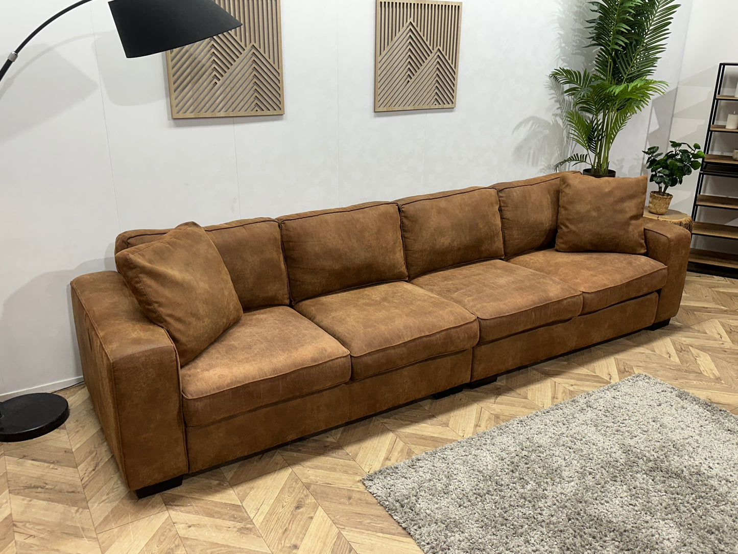 Cognac Bruine Suède Stoffen Rechte Bank ~ Losse Kussens Met Afneembare Hoezen