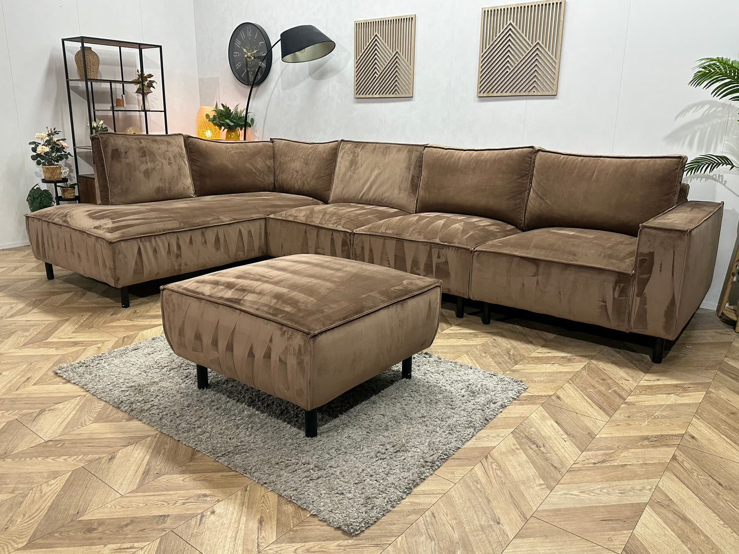 Bruine Ruime Velvet Hoekbank Inc Hocker ~ Losse Rugkussens Met Afneembare Hoezen