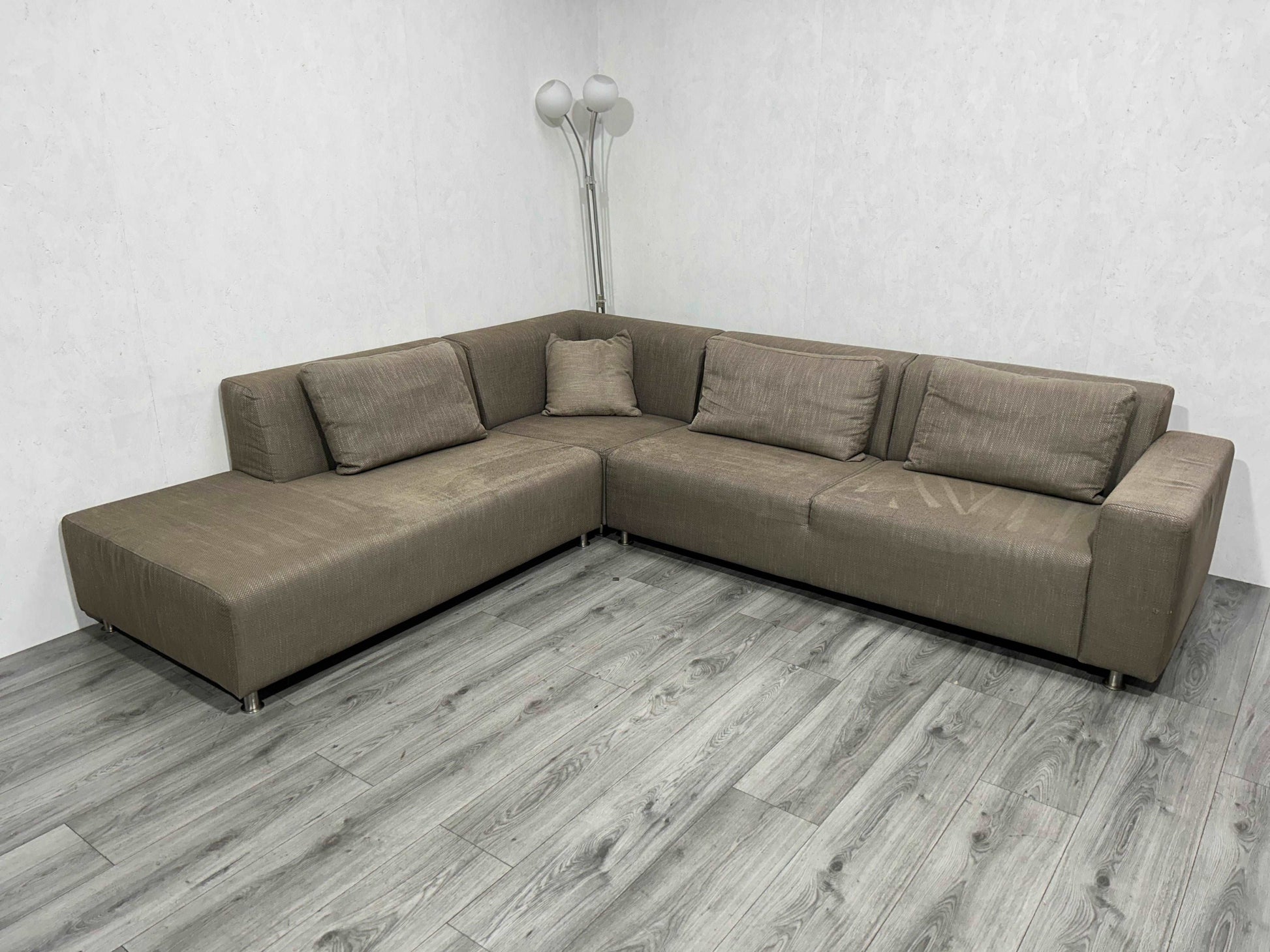 Taupe Hoekbank ~ Vaste Kussens
